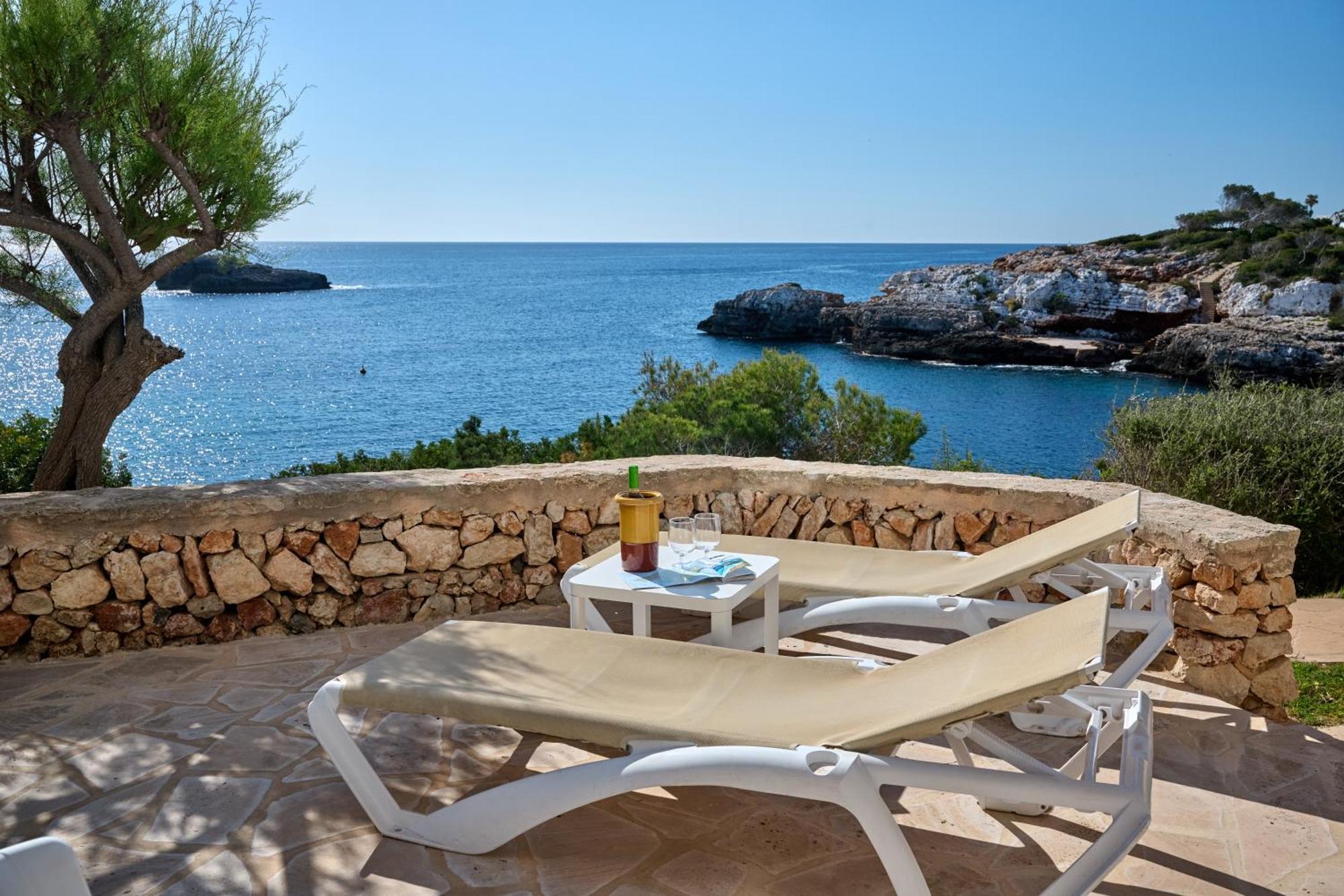 Sea Frontline Apartment 'Faraona'. Pool. Wifi Сантаньи Экстерьер фото