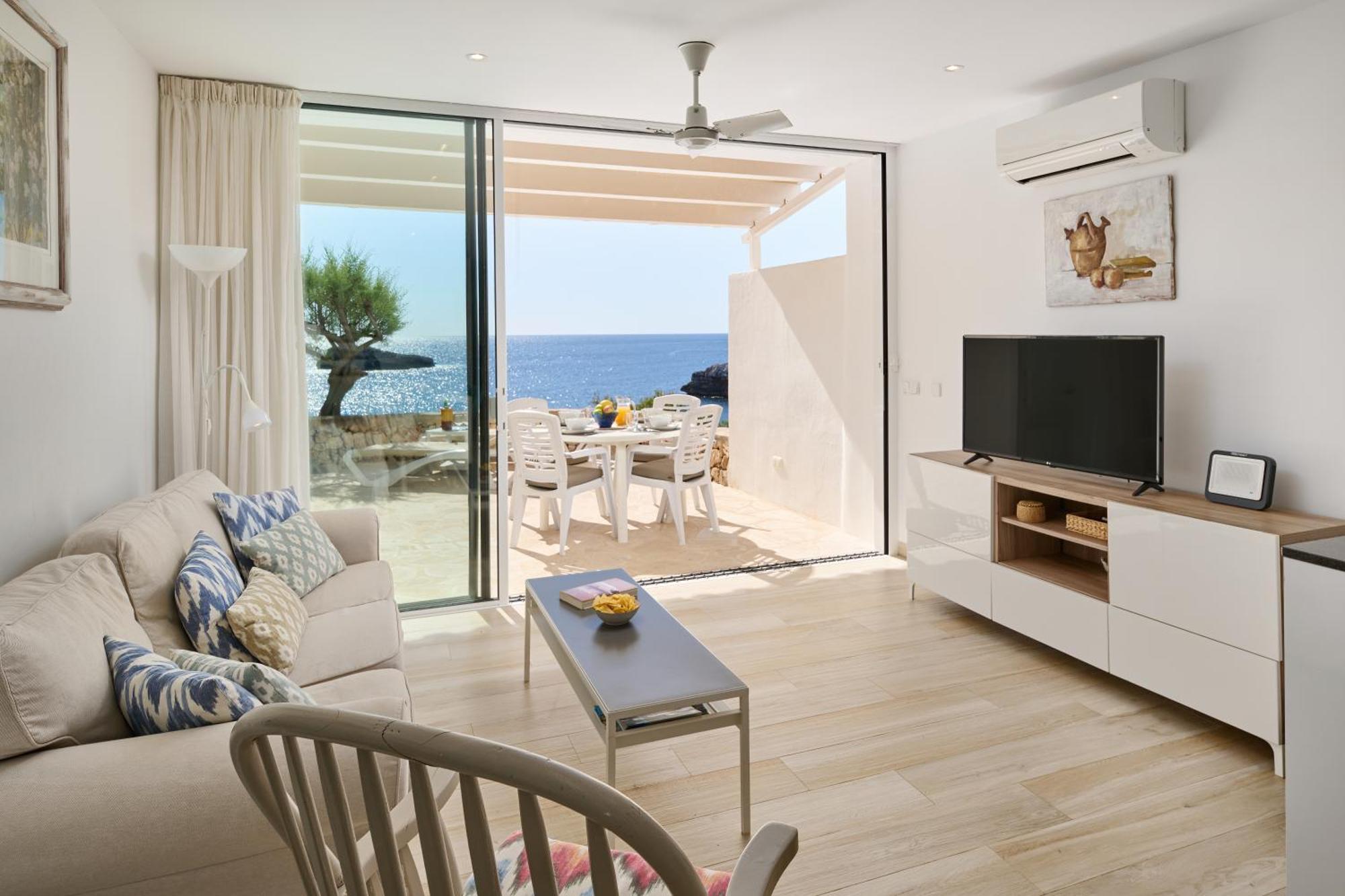 Sea Frontline Apartment 'Faraona'. Pool. Wifi Сантаньи Экстерьер фото