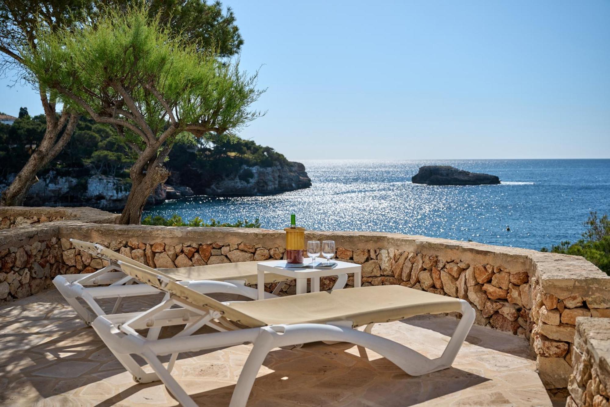 Sea Frontline Apartment 'Faraona'. Pool. Wifi Сантаньи Экстерьер фото