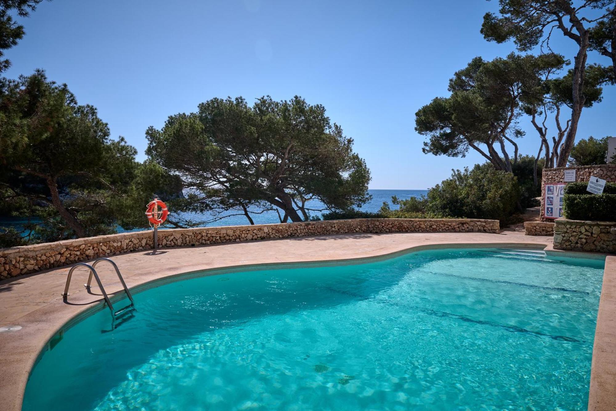 Sea Frontline Apartment 'Faraona'. Pool. Wifi Сантаньи Экстерьер фото